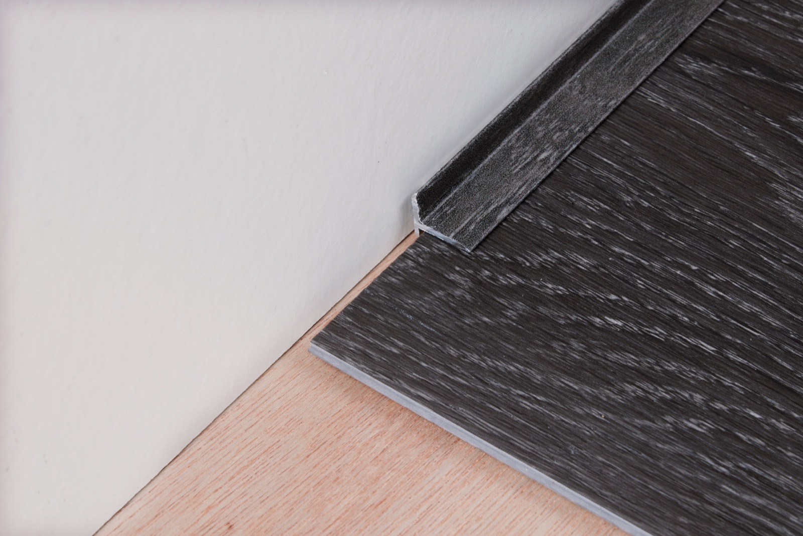Luvanto Midnight Ash Finishing Strip 2