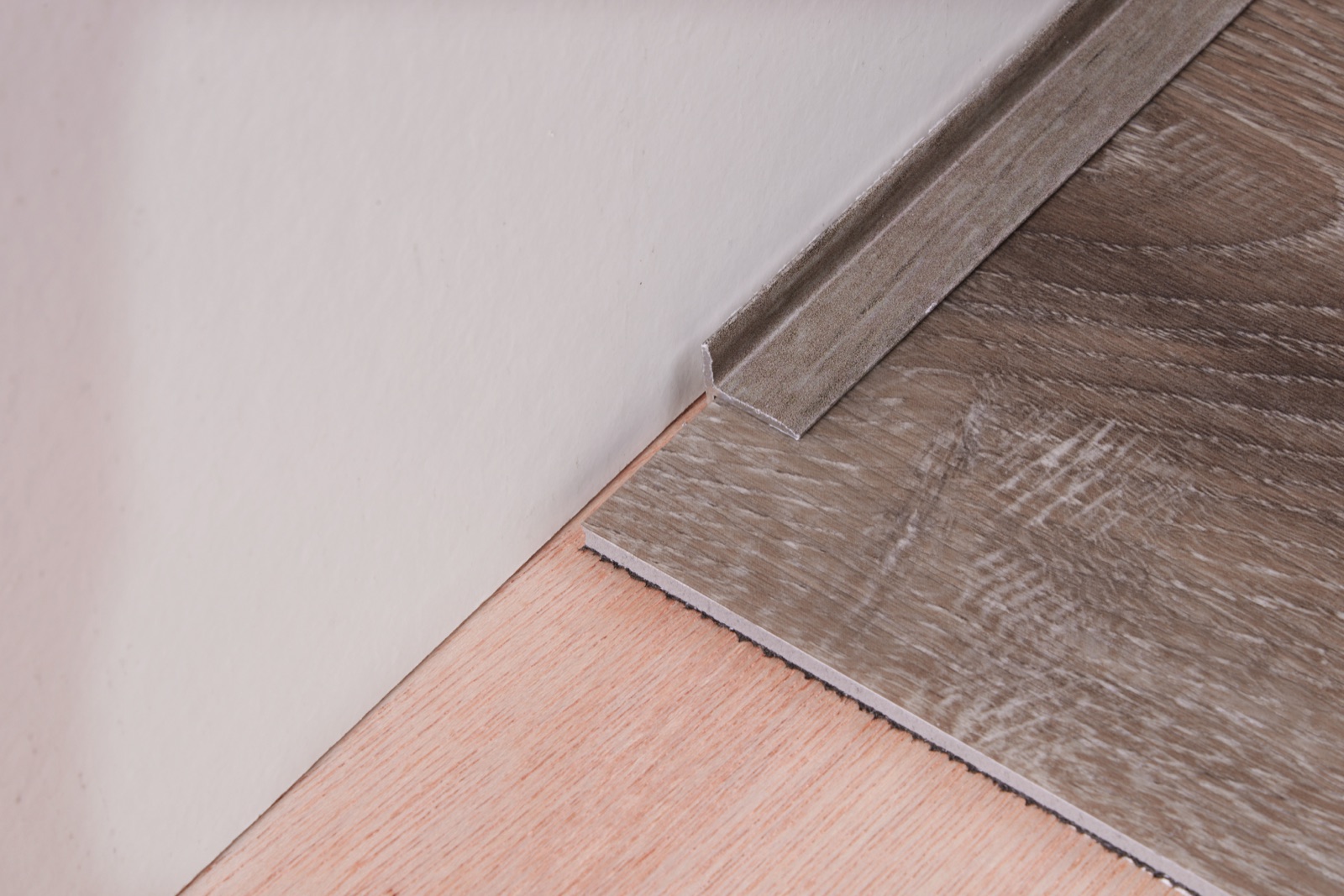 Luvanto Brushed Oak Finishing Strip 2