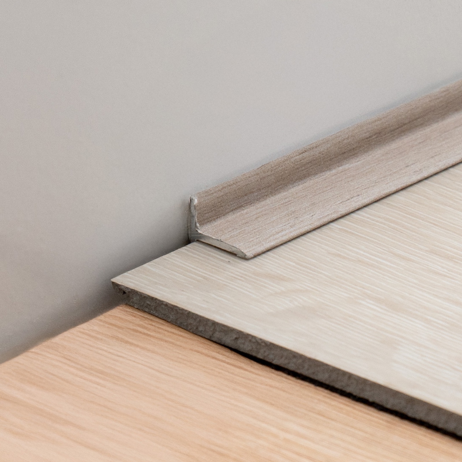Luvanto Latte Oak Finishing Strip 2
