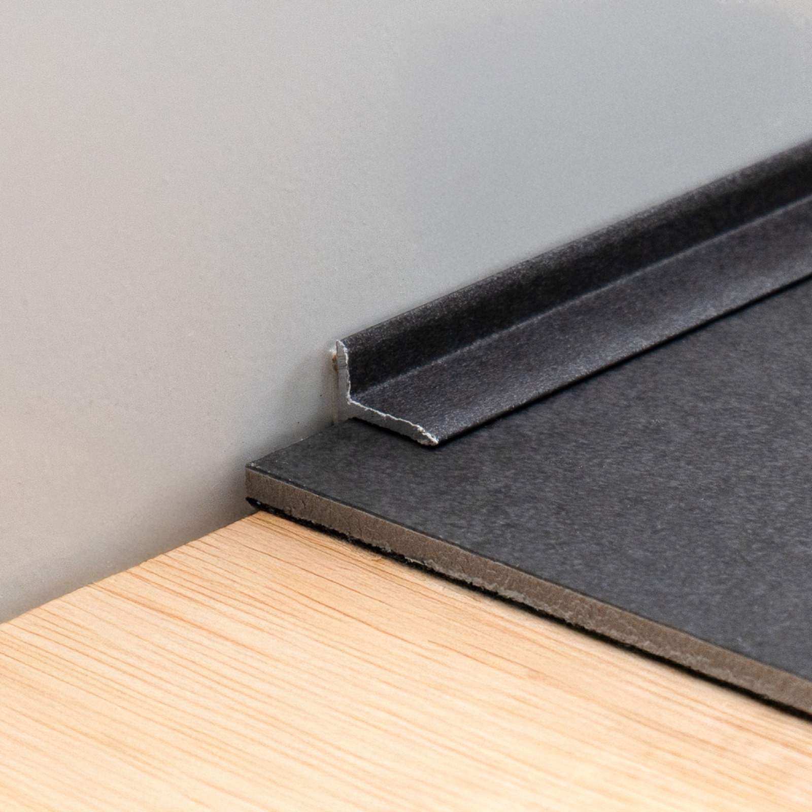 Luvanto Black Slate Finishing Strip 2